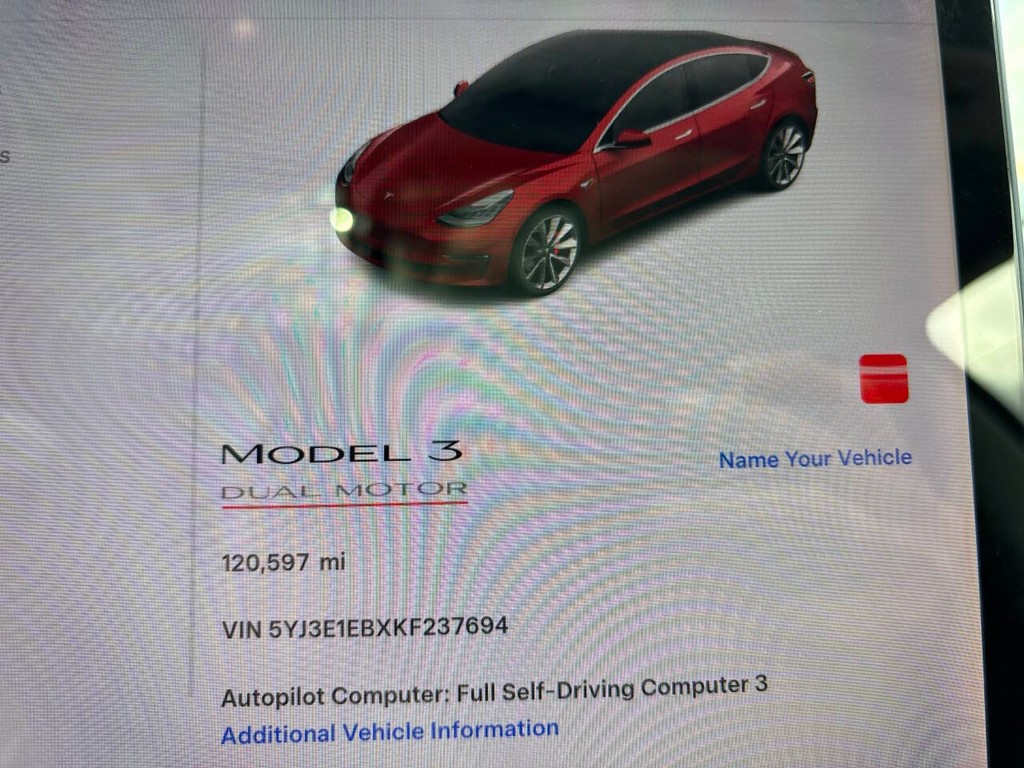 Tesla Model 3 Vehicle Full-screen Gallery Image 21