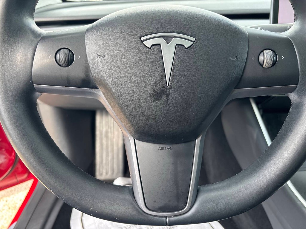 Tesla Model 3 Vehicle Full-screen Gallery Image 24