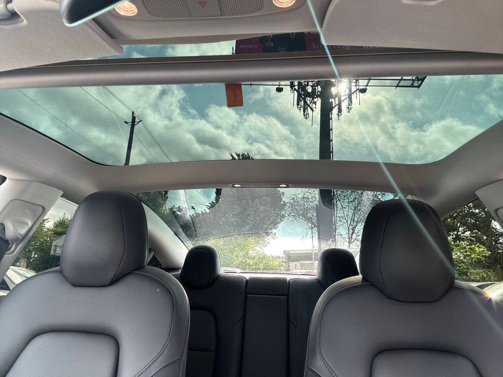 Tesla Model 3 Vehicle Full-screen Gallery Image 25