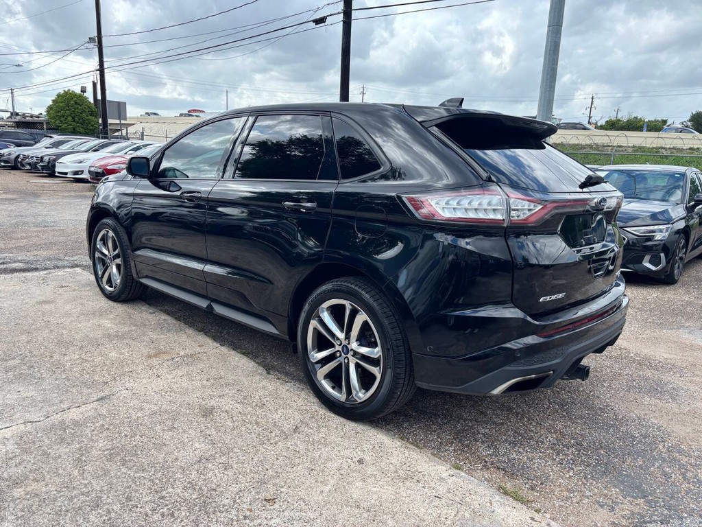 Ford Edge Vehicle Full-screen Gallery Image 05