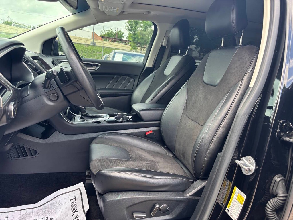 Ford Edge Vehicle Full-screen Gallery Image 09