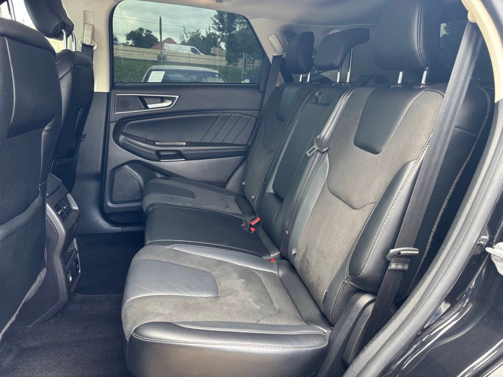 Ford Edge Vehicle Full-screen Gallery Image 14