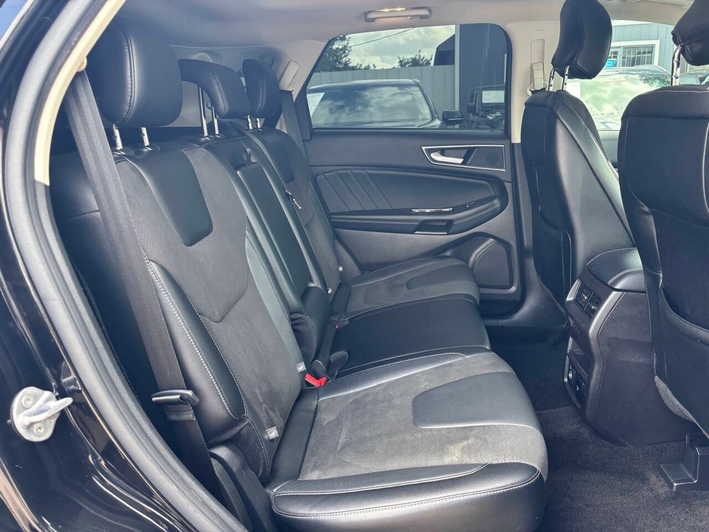 Ford Edge Vehicle Full-screen Gallery Image 16