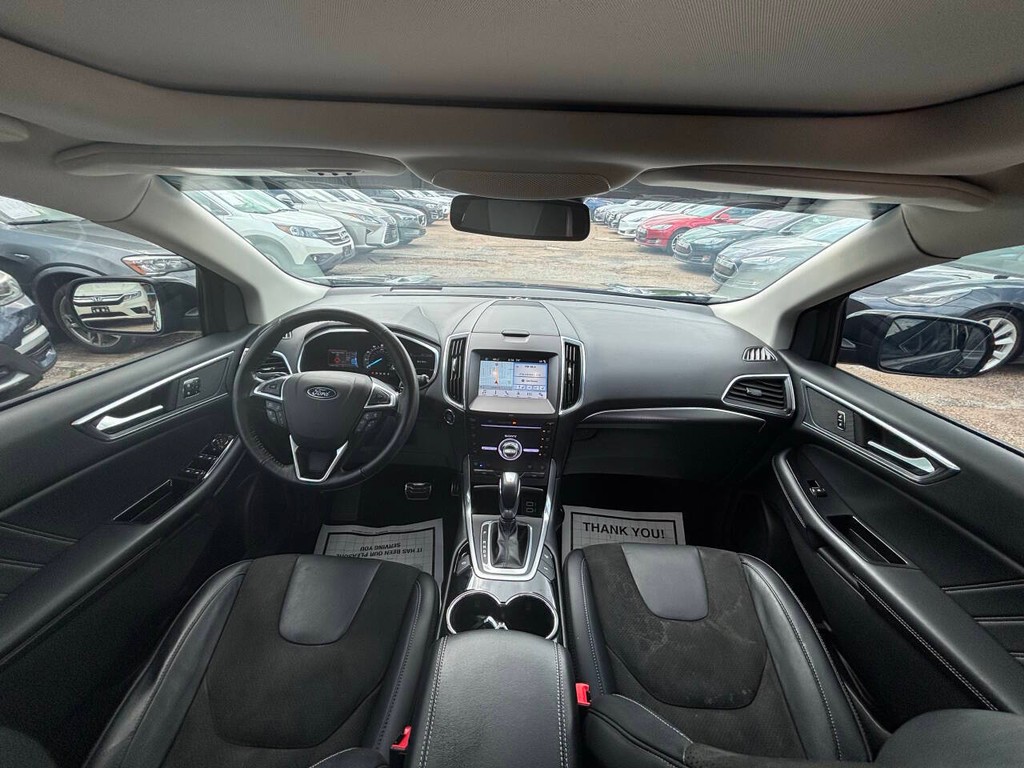Ford Edge Vehicle Full-screen Gallery Image 18