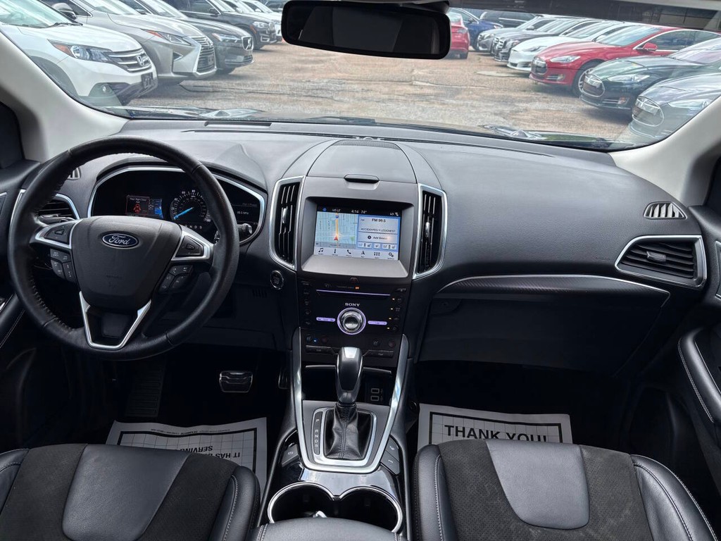 Ford Edge Vehicle Full-screen Gallery Image 19