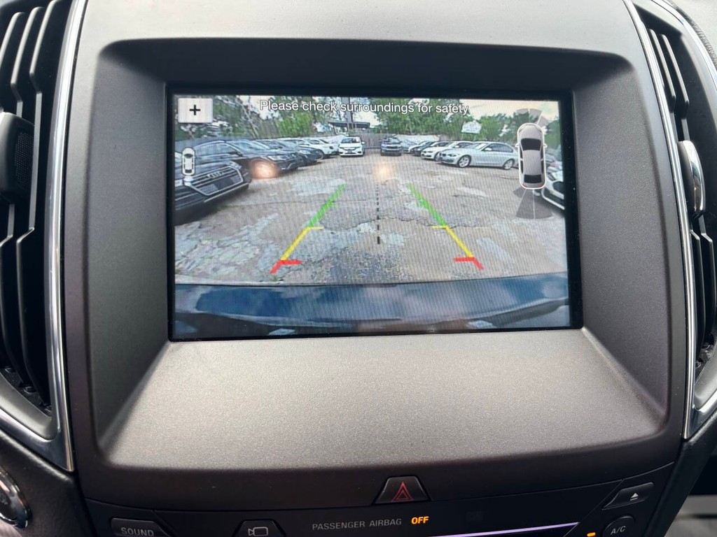 Ford Edge Vehicle Full-screen Gallery Image 22