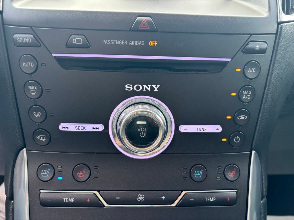 Ford Edge Vehicle Full-screen Gallery Image 23