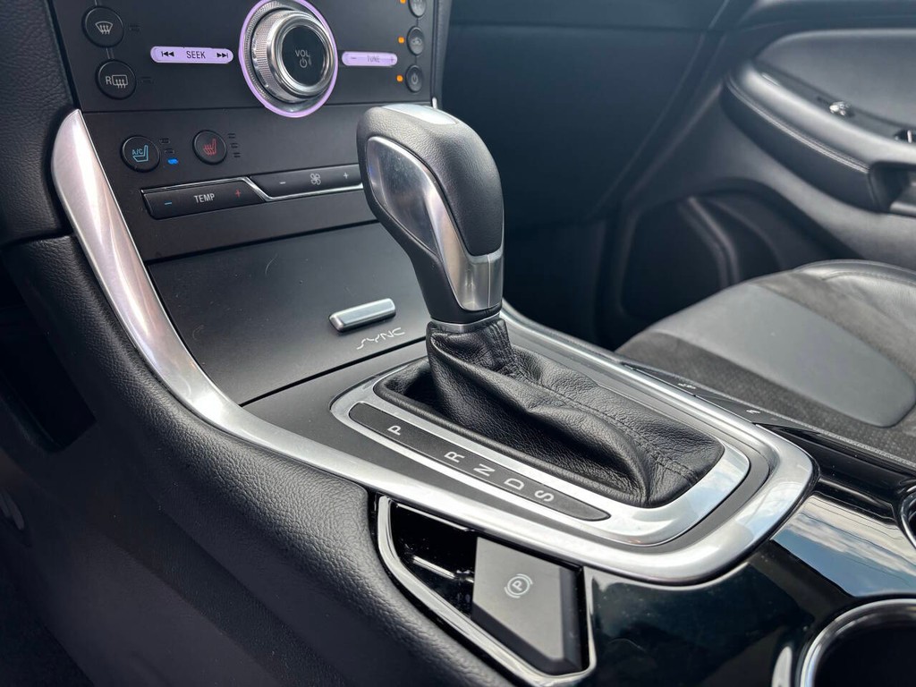 Ford Edge Vehicle Full-screen Gallery Image 24