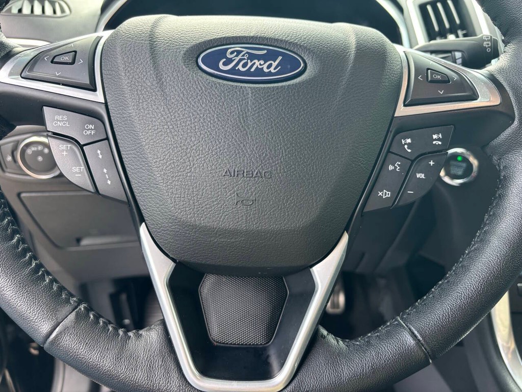 Ford Edge Vehicle Full-screen Gallery Image 26