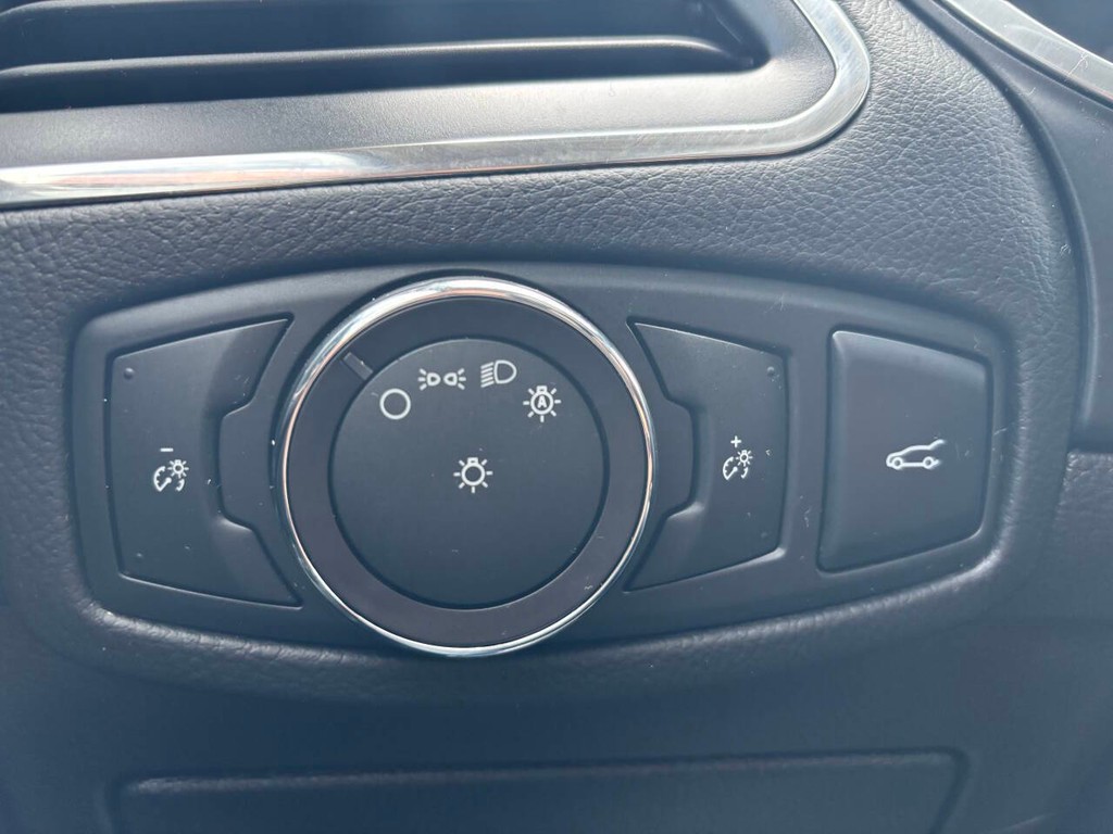 Ford Edge Vehicle Full-screen Gallery Image 27