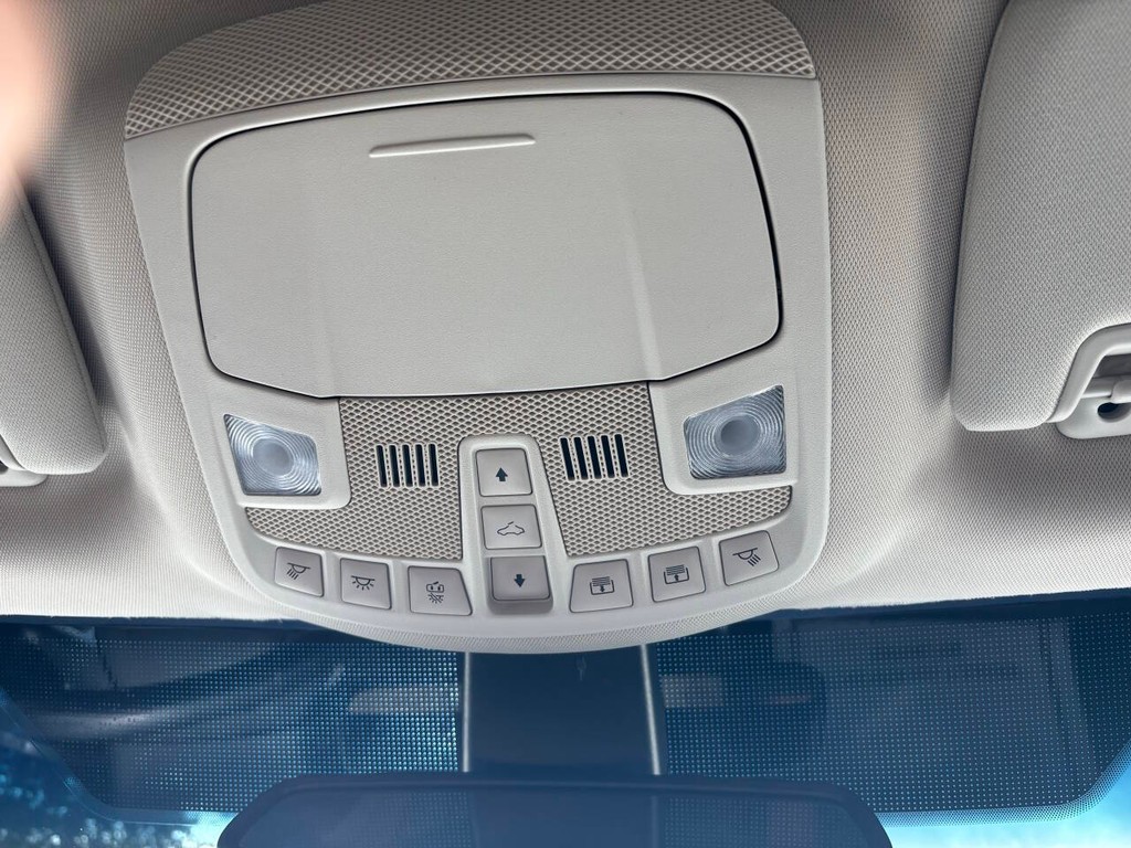 Ford Edge Vehicle Full-screen Gallery Image 29