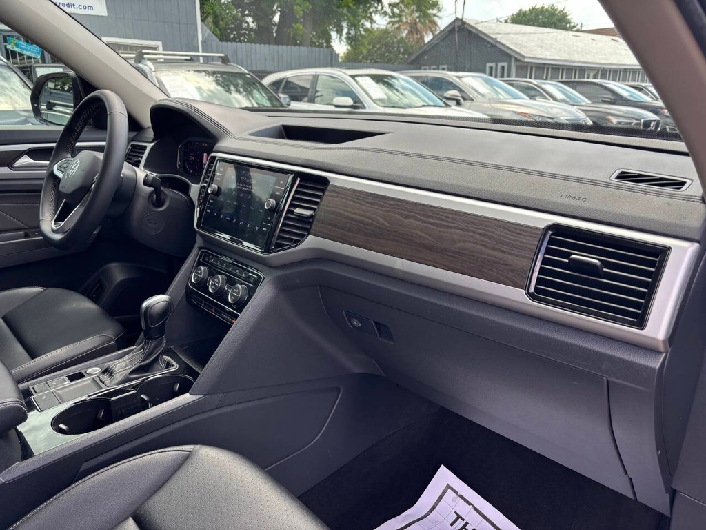 Volkswagen Atlas Vehicle Full-screen Gallery Image 11