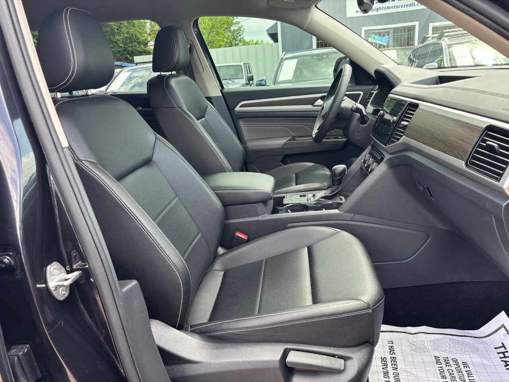 Volkswagen Atlas Vehicle Full-screen Gallery Image 12