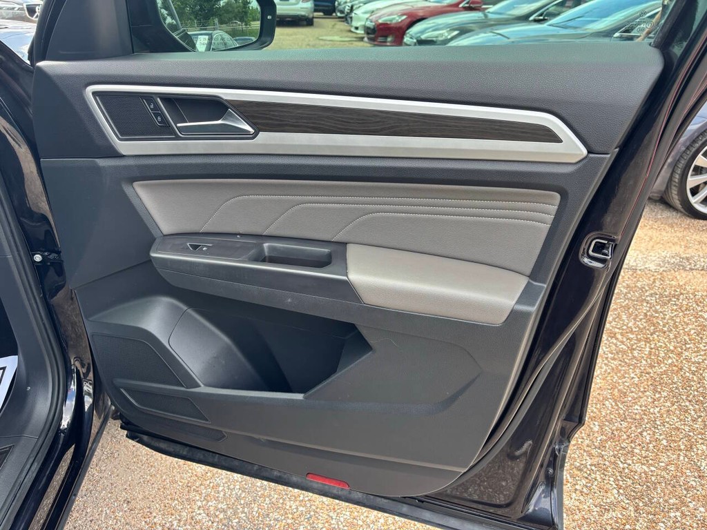 Volkswagen Atlas Vehicle Full-screen Gallery Image 13