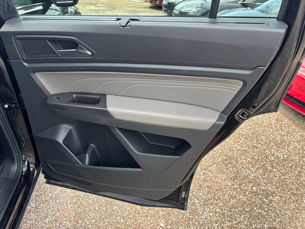 Volkswagen Atlas Vehicle Full-screen Gallery Image 17