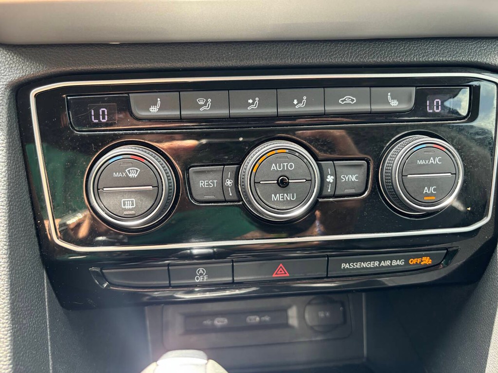Volkswagen Atlas Vehicle Full-screen Gallery Image 25