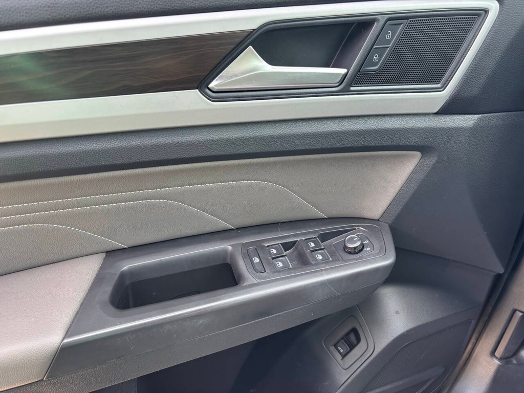 Volkswagen Atlas Vehicle Full-screen Gallery Image 30