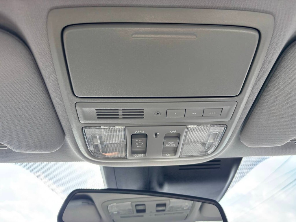 Honda CR-V Vehicle Full-screen Gallery Image 27