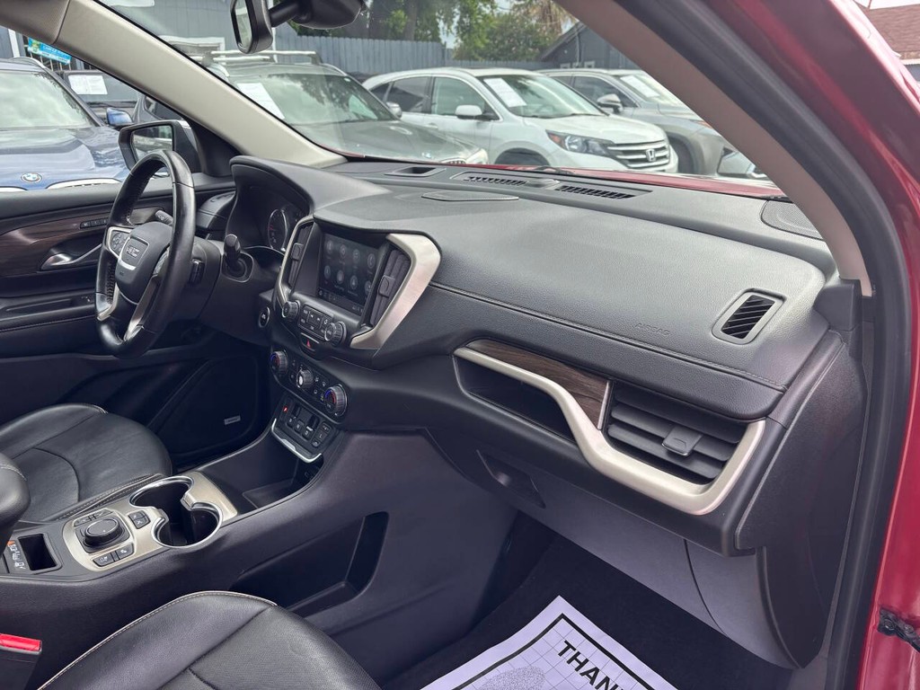 GMC Terrain Vehicle Full-screen Gallery Image 11