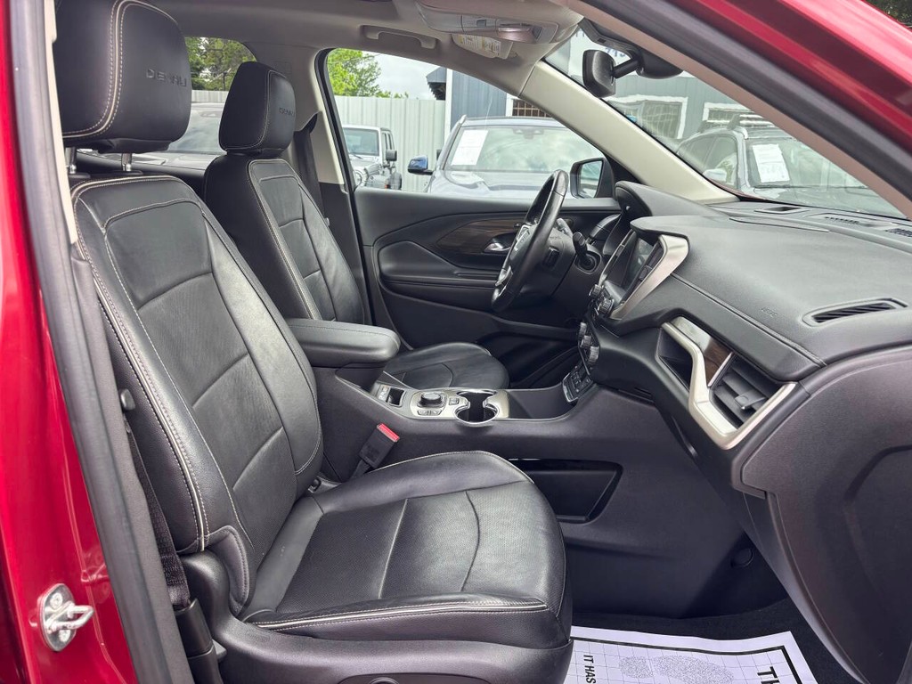 GMC Terrain Vehicle Full-screen Gallery Image 12