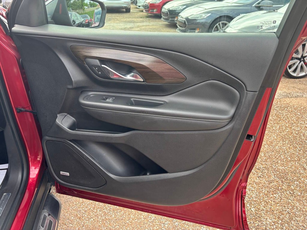 GMC Terrain Vehicle Full-screen Gallery Image 13