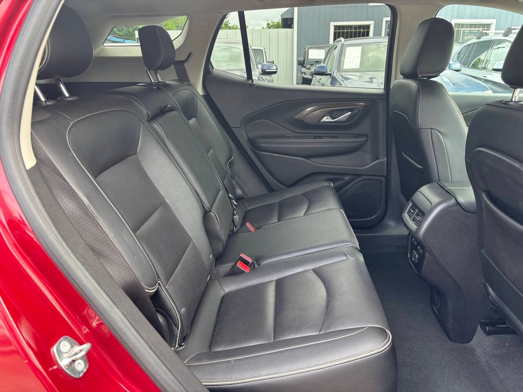 GMC Terrain Vehicle Full-screen Gallery Image 16