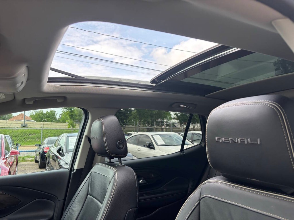 GMC Terrain Vehicle Full-screen Gallery Image 29