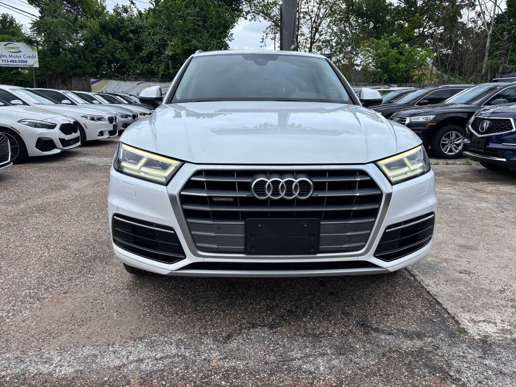 Audi Q5 Vehicle Full-screen Gallery Image 02