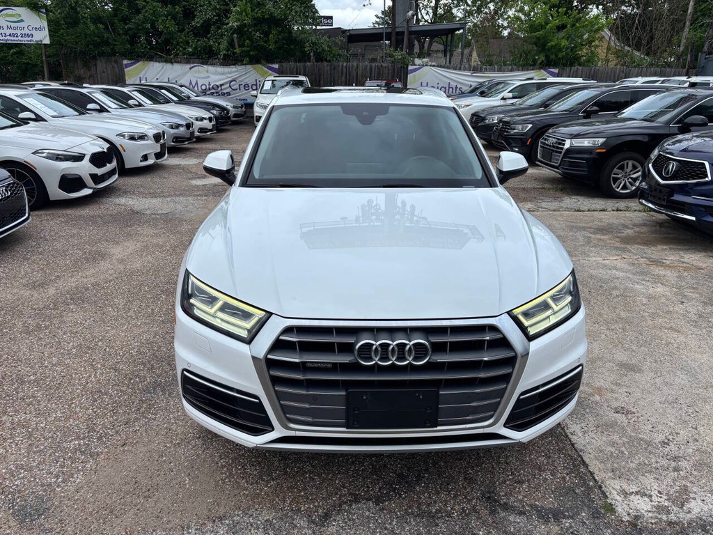 Audi Q5 Vehicle Full-screen Gallery Image 03