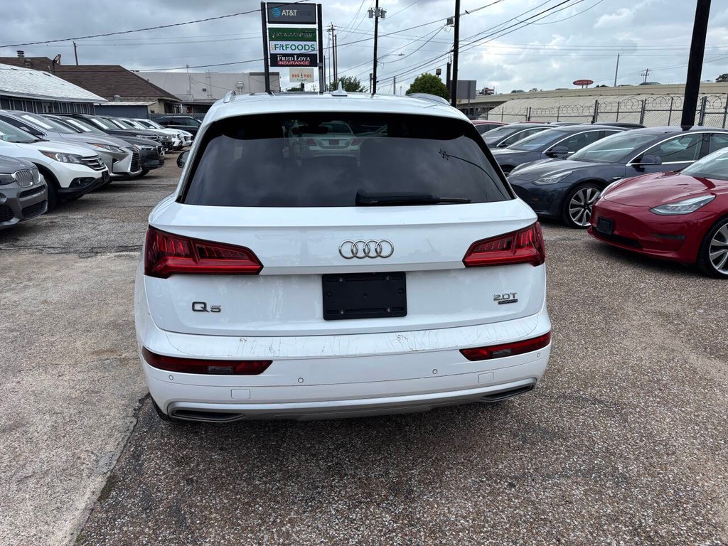 Audi Q5 Vehicle Full-screen Gallery Image 06