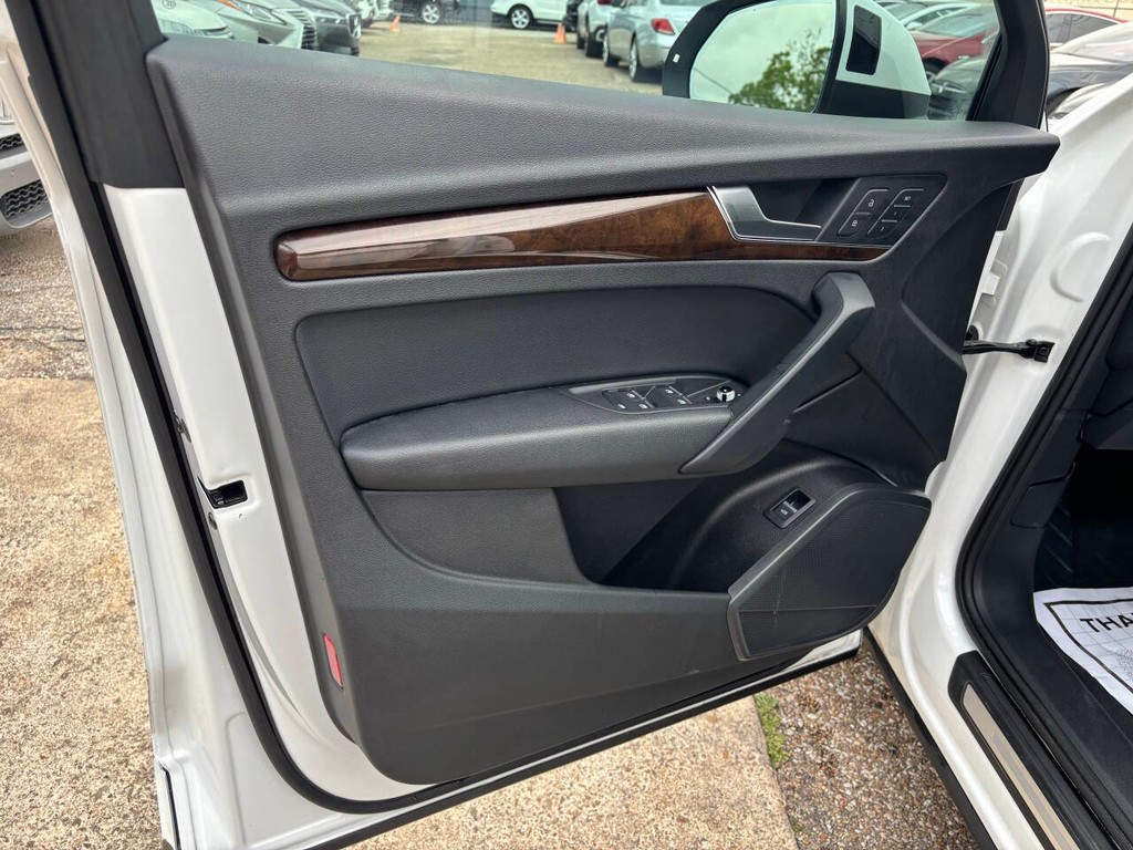 Audi Q5 Vehicle Full-screen Gallery Image 10