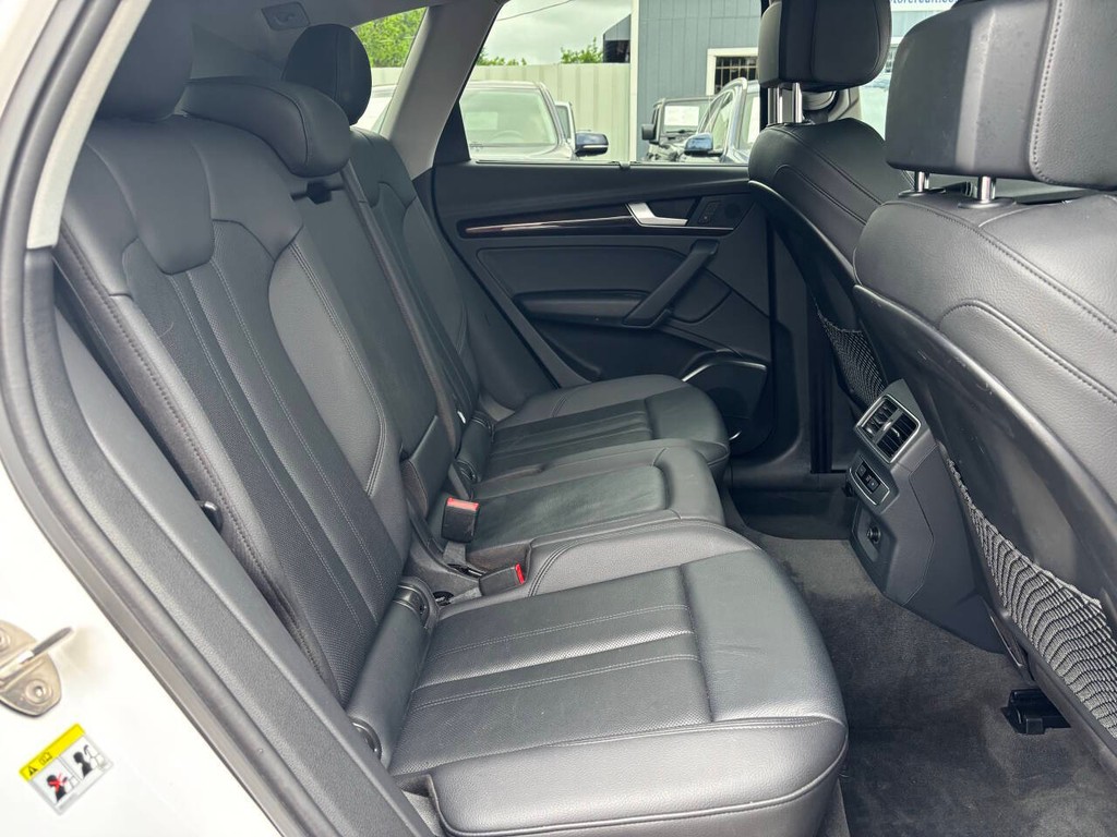 Audi Q5 Vehicle Full-screen Gallery Image 16