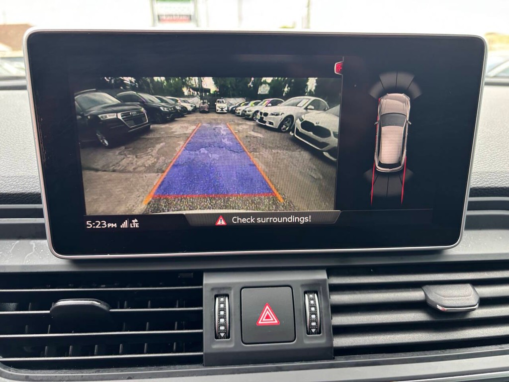Audi Q5 Vehicle Full-screen Gallery Image 22