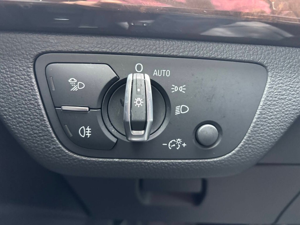 Audi Q5 Vehicle Full-screen Gallery Image 27