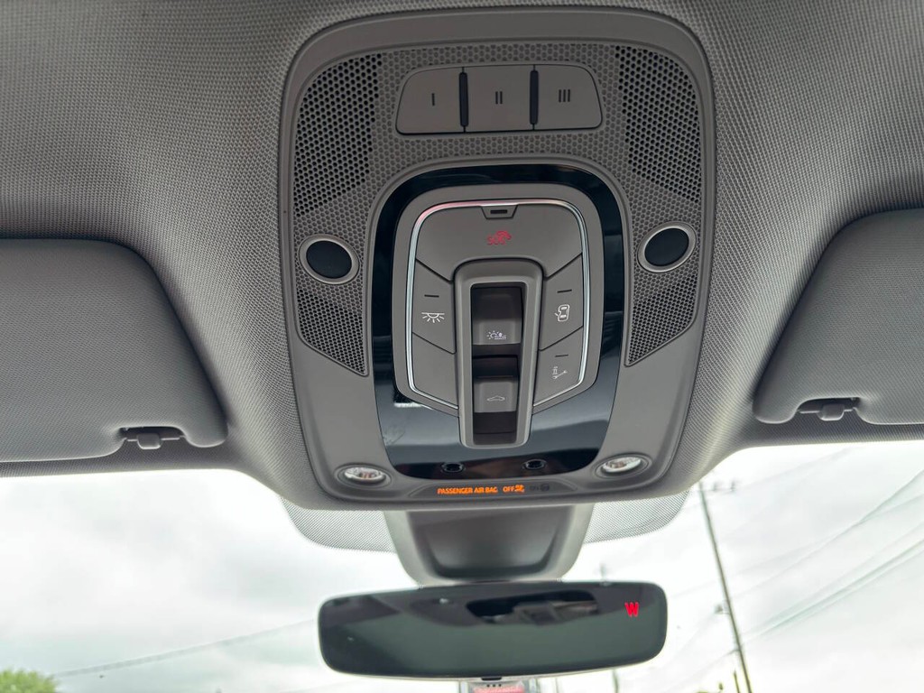 Audi Q5 Vehicle Full-screen Gallery Image 29