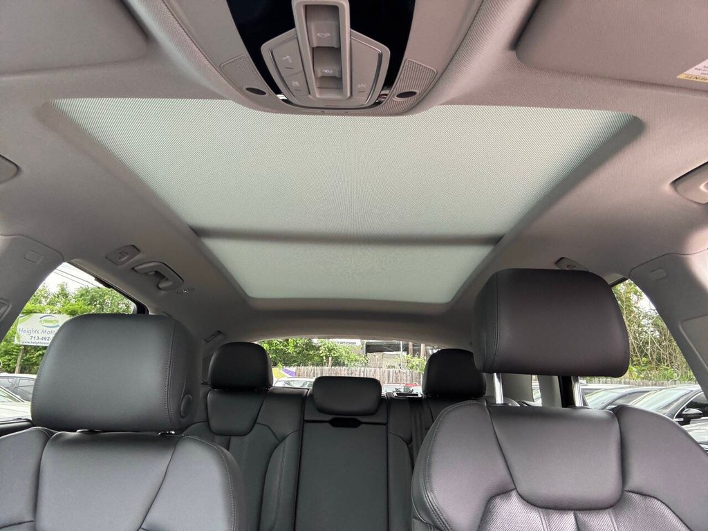 Audi Q5 Vehicle Full-screen Gallery Image 30