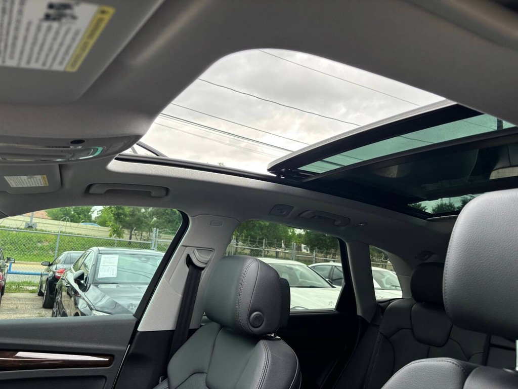 Audi Q5 Vehicle Full-screen Gallery Image 32