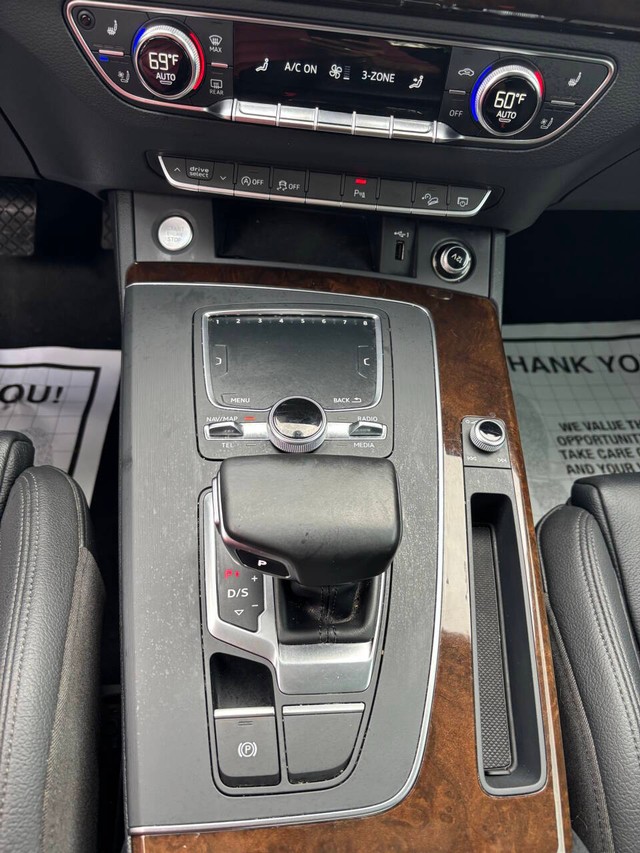 Audi Q5 Vehicle Full-screen Gallery Image 24