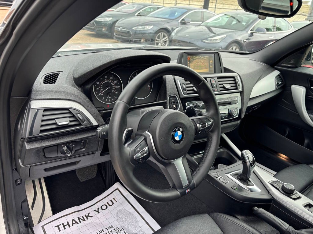 BMW 2 Series Vehicle Full-screen Gallery Image 15