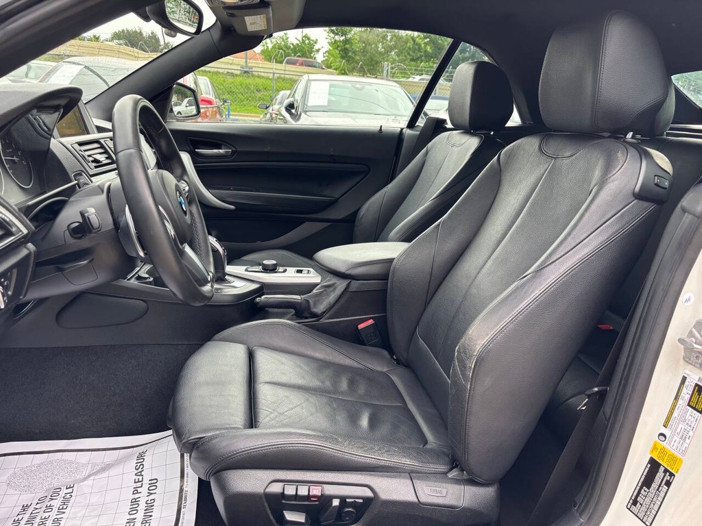 BMW 2 Series Vehicle Full-screen Gallery Image 16