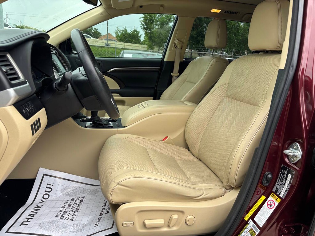 Toyota Highlander Vehicle Full-screen Gallery Image 08
