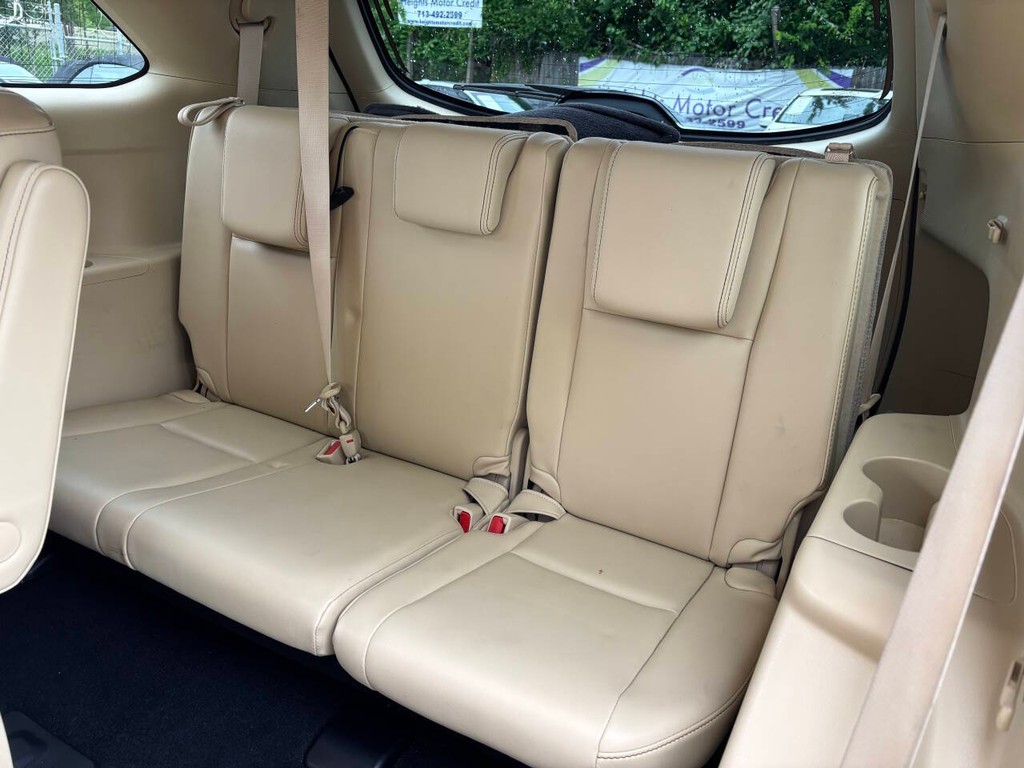 Toyota Highlander Vehicle Full-screen Gallery Image 17