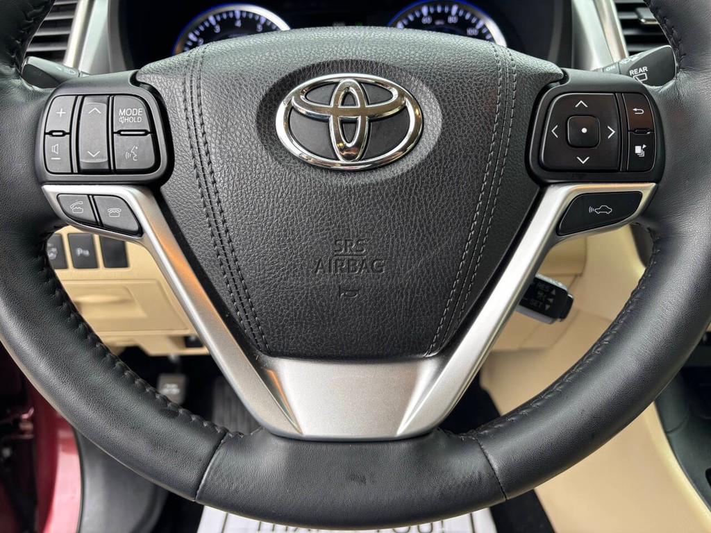 Toyota Highlander Vehicle Full-screen Gallery Image 27
