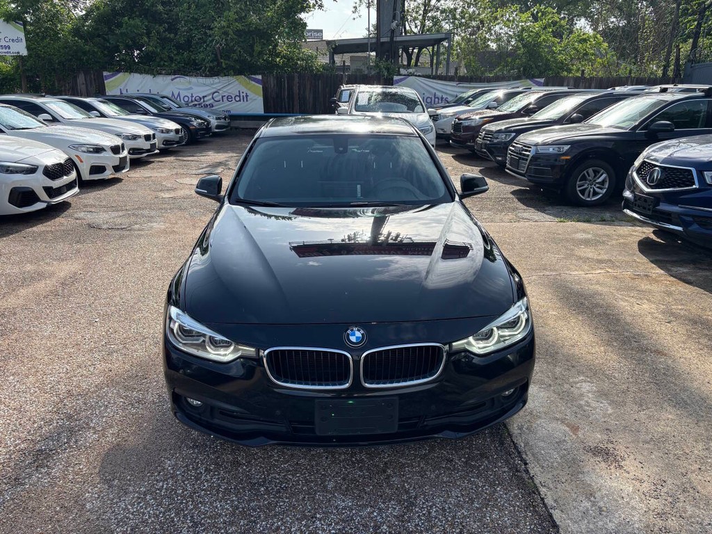 BMW 3 Series Vehicle Full-screen Gallery Image 03