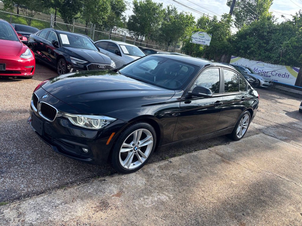BMW 3 Series Vehicle Full-screen Gallery Image 04