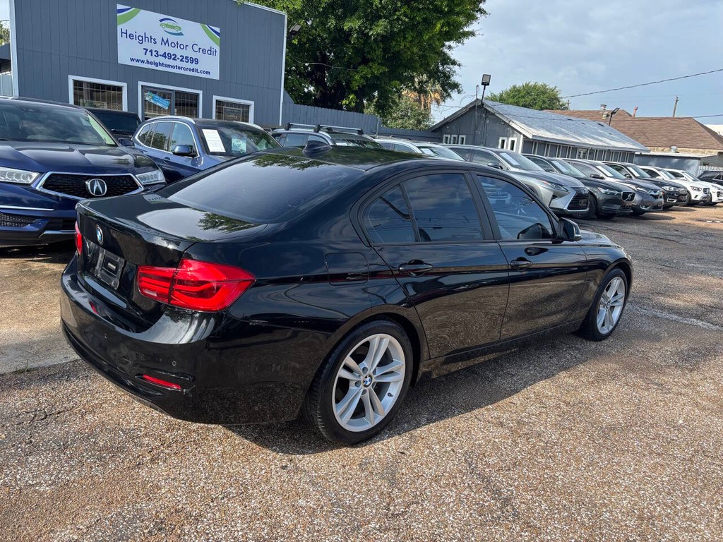 BMW 3 Series Vehicle Full-screen Gallery Image 07
