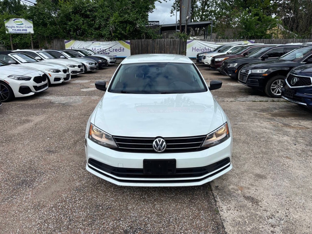 Volkswagen Jetta Sedan Vehicle Full-screen Gallery Image 02