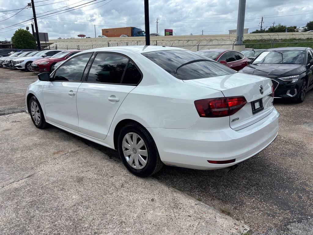 Volkswagen Jetta Sedan Vehicle Full-screen Gallery Image 03
