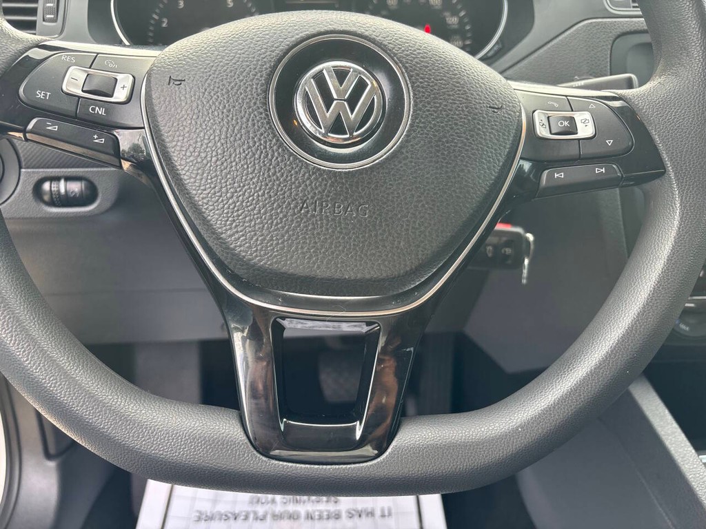 Volkswagen Jetta Sedan Vehicle Full-screen Gallery Image 21