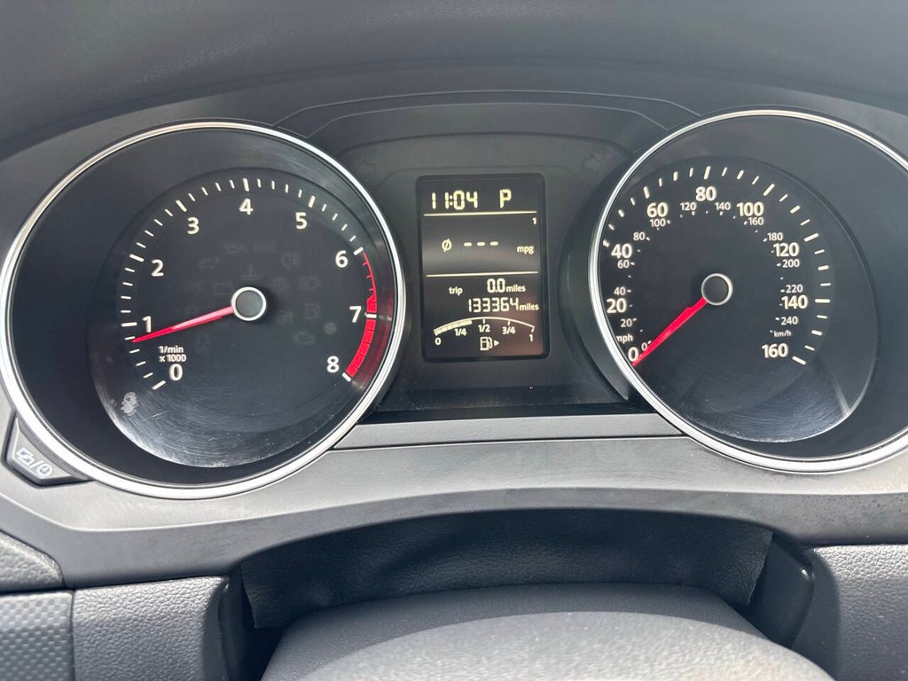 Volkswagen Jetta Sedan Vehicle Full-screen Gallery Image 22